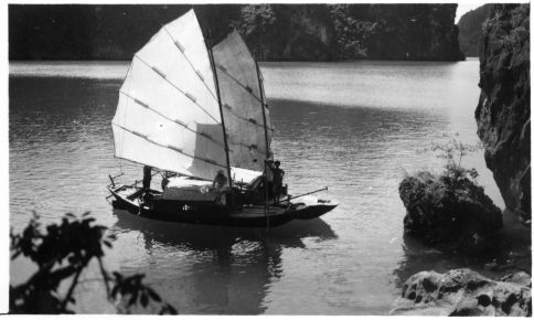 La baie d'Along en 1938 - Devant la grotte des merveilles